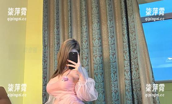 醇子小姨 微密圈 - 醇子小姨的校服私房,原图中那种...默默的俏皮?