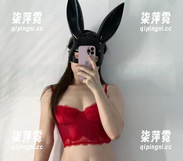 微密圈 - 不可思议的最新分享！铁锤姐姐和她的吊带黑丝袜，那身材真是份额感满满