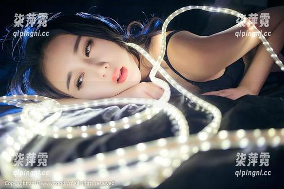 青豆客 - 把裤里丝与AZHUA的全套写真结合，能否擦出火花？