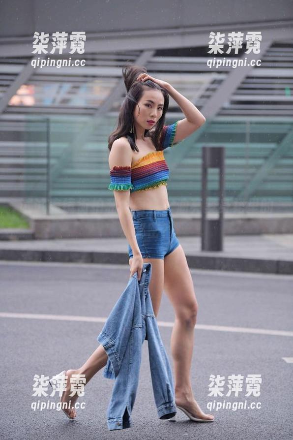 魔镜街拍 试试魔镜街拍私拍图包,油亮紧身裙里的小秘密?
